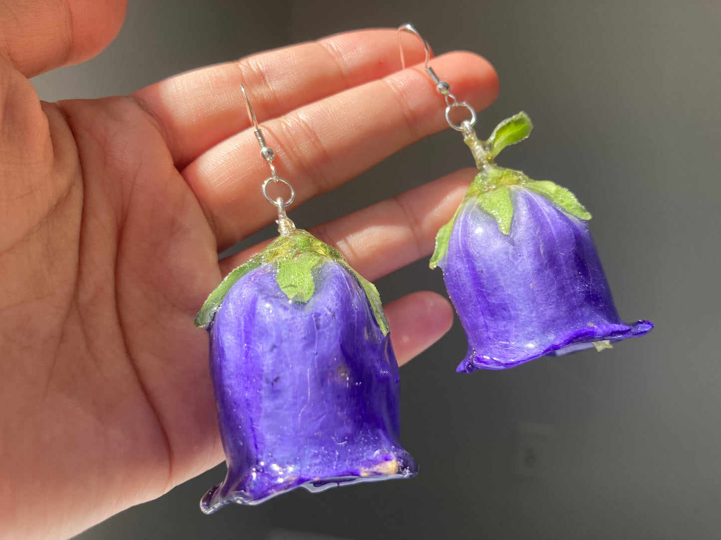 violet bellflower resin earring - Nalan studio