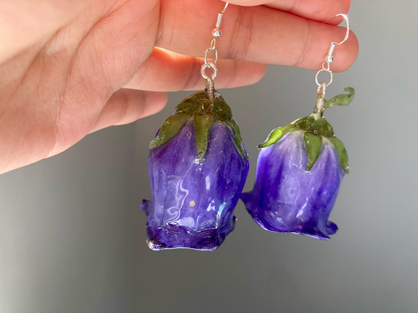 violet bellflower resin earring - Nalan studio