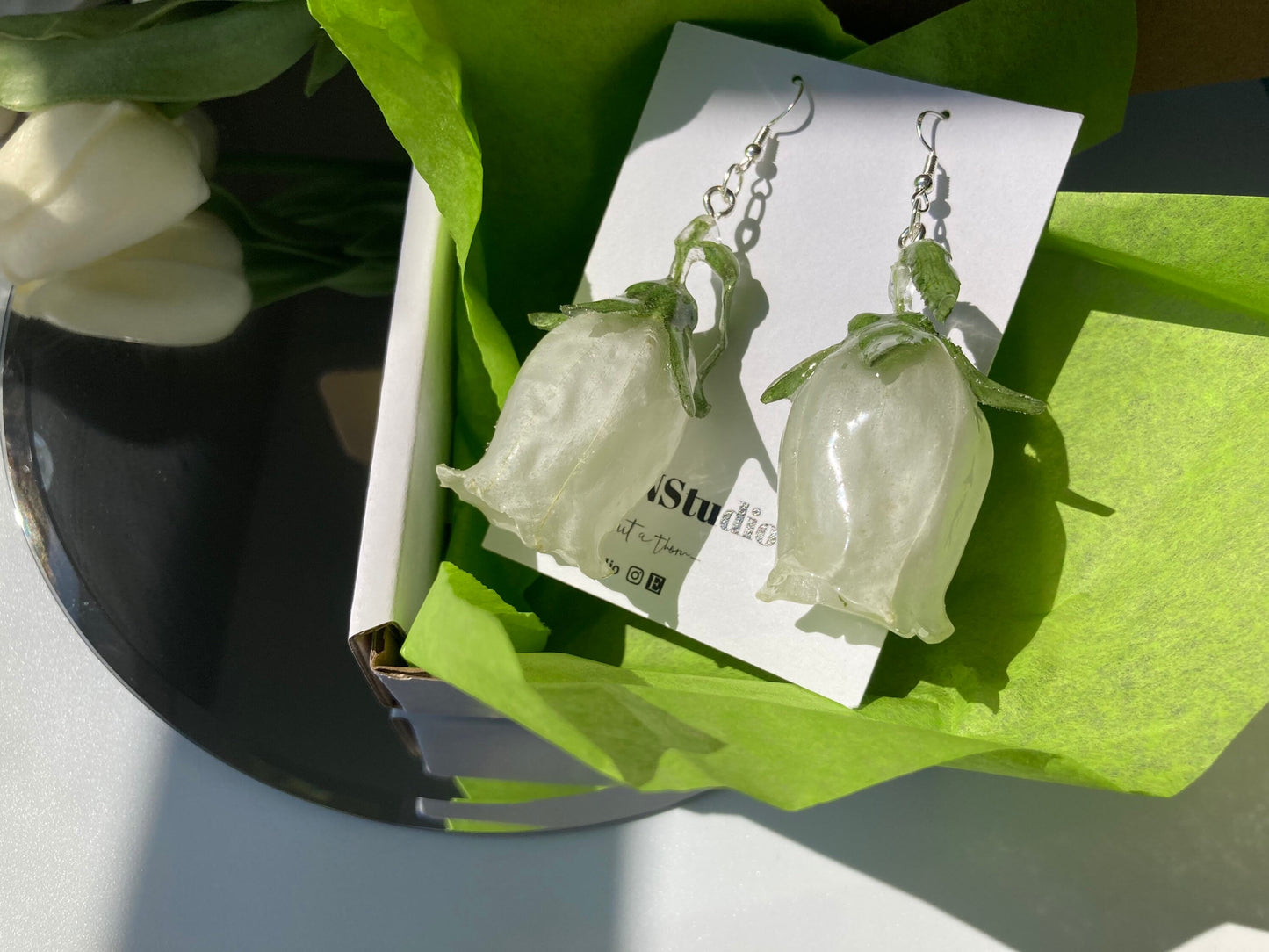 Bellflower resin earring/ - Nalan studio