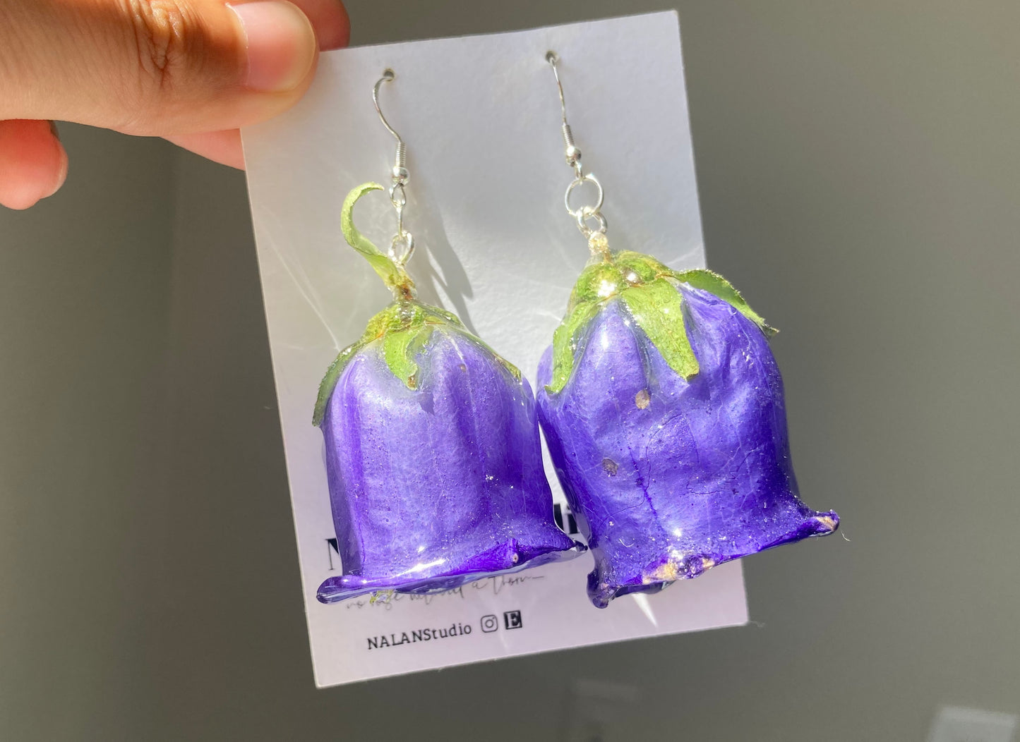 violet bellflower resin earring - Nalan studio