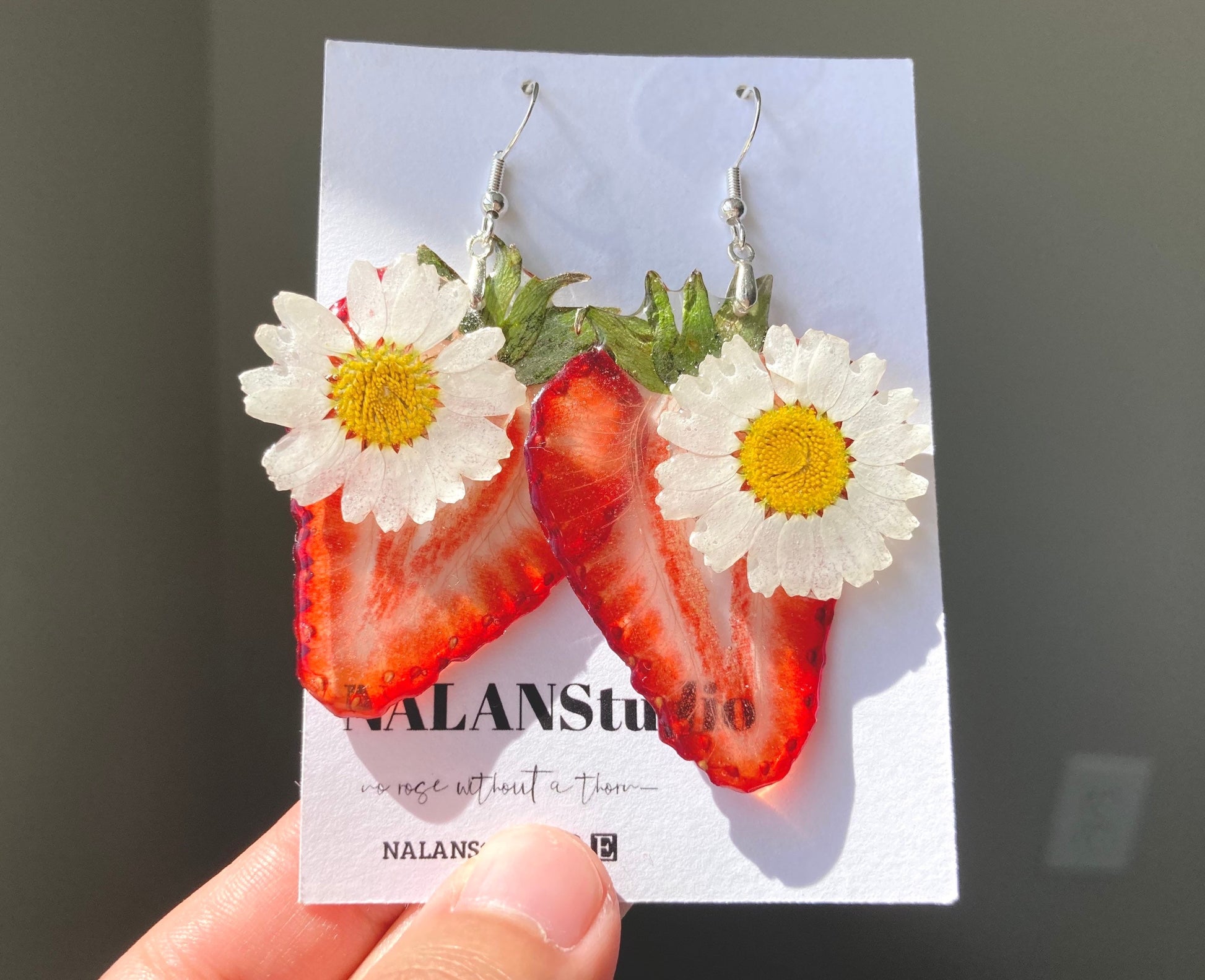 Strawberry floral earring - Nalan studio 