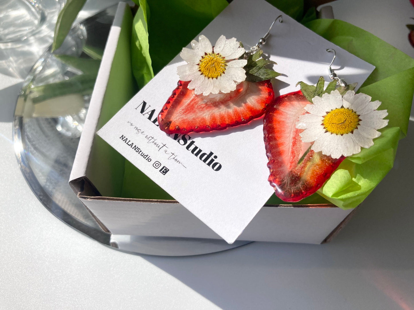 Strawberry floral earring - Nalan studio 