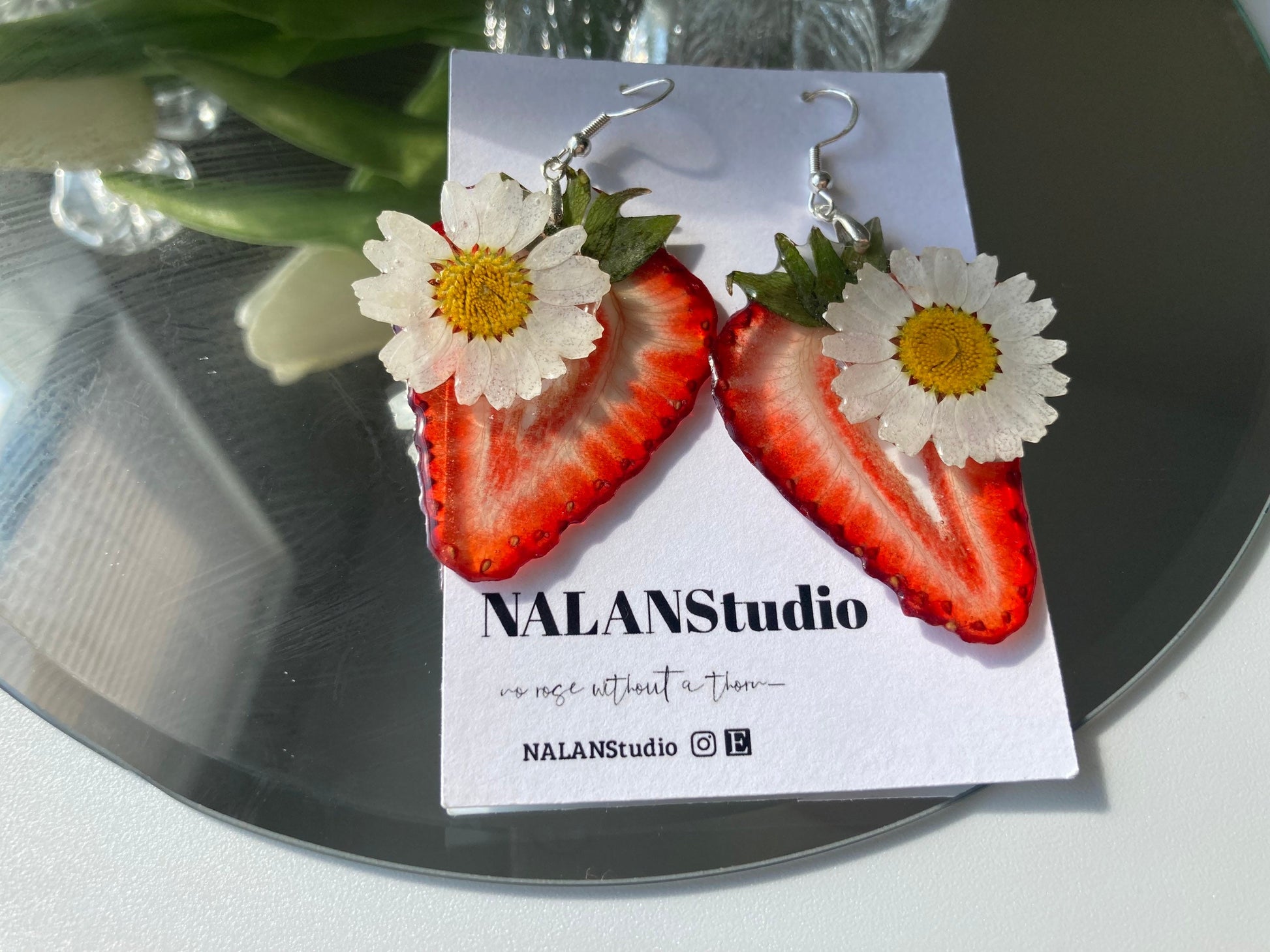 Strawberry floral earring - Nalan studio 