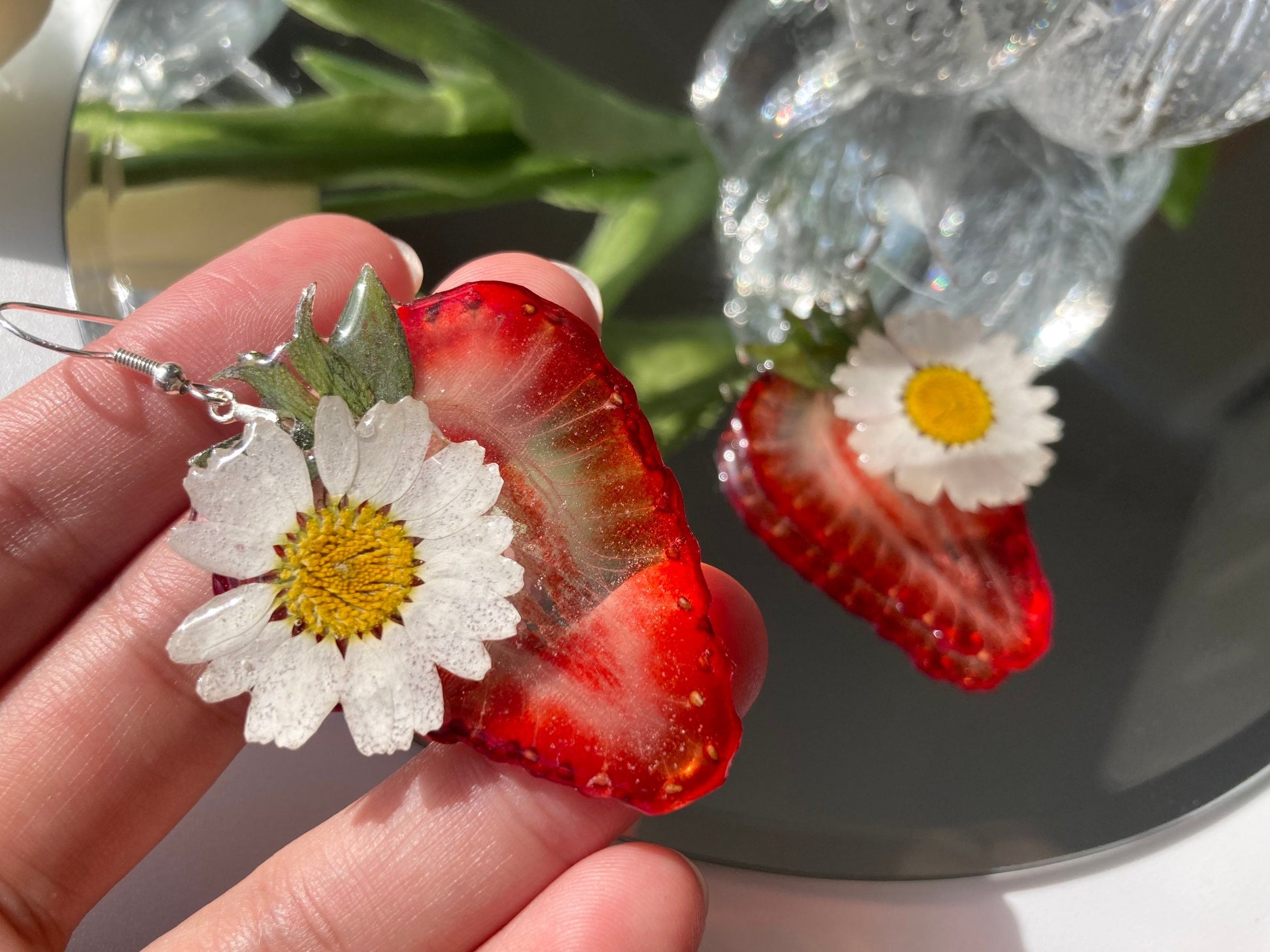 Strawberry floral earring - Nalan studio 